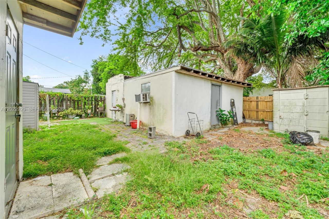1122 NW 38th St , Miami, FL 33127 Photo