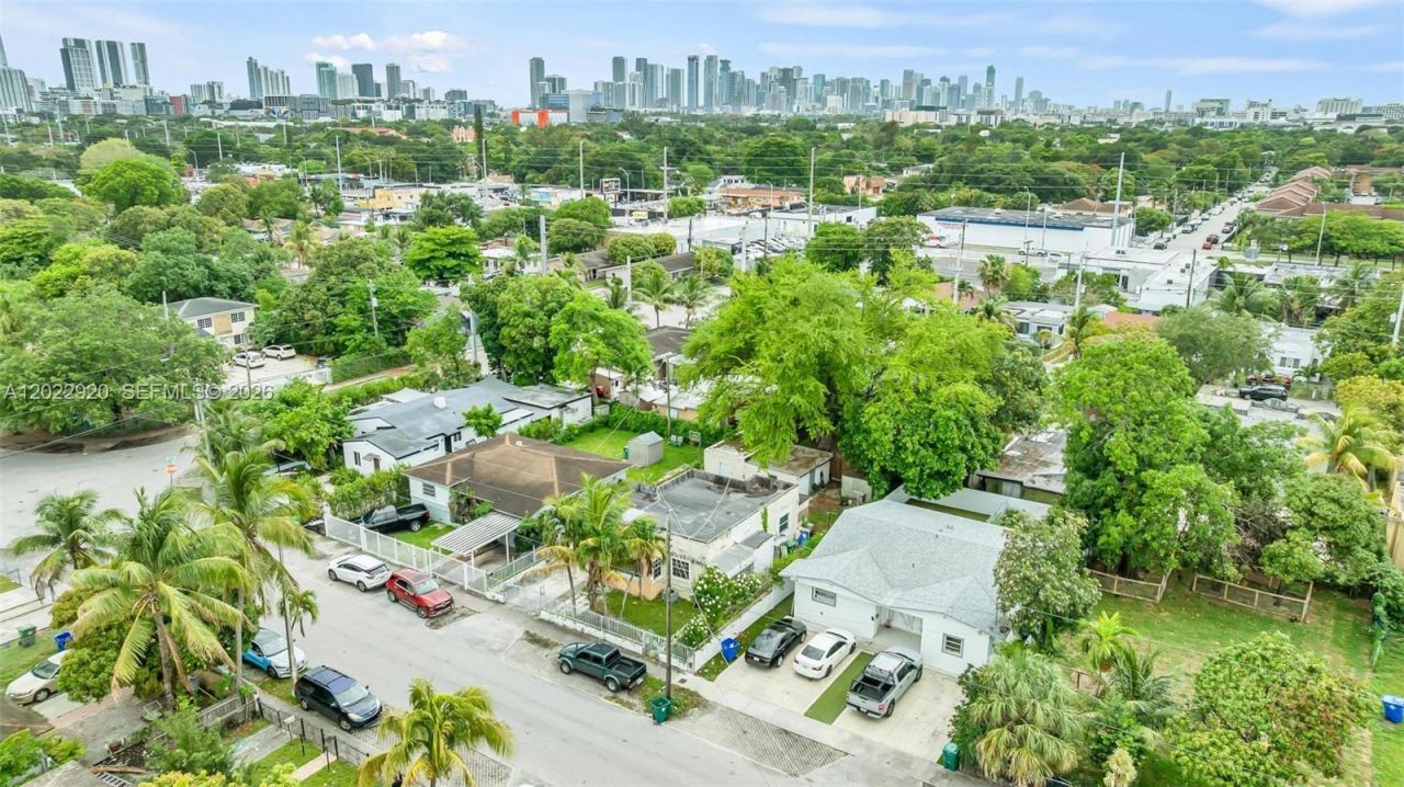 1122 NW 38th St , Miami, FL 33127 Photo