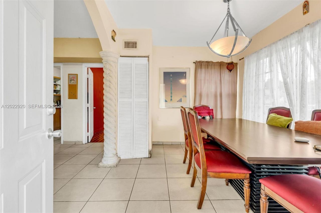 1122 NW 38th St , Miami, FL 33127 Photo