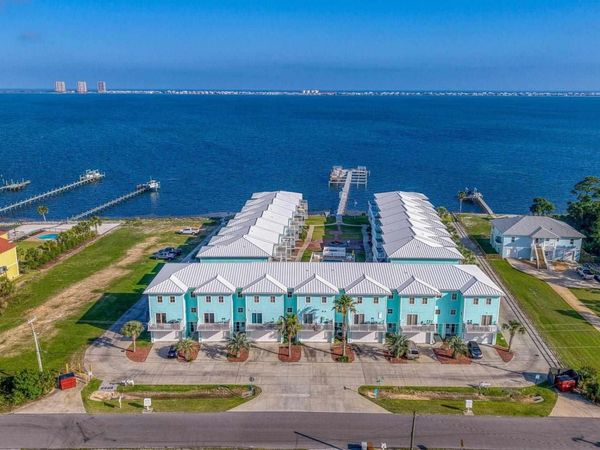 888 Sound Harbor Cir, Gulf Breeze, FL 32563