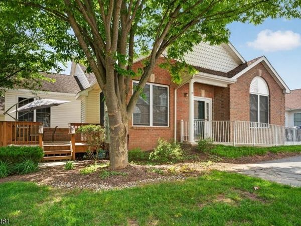 21 Samson Dr, Raritan, NJ 08822
