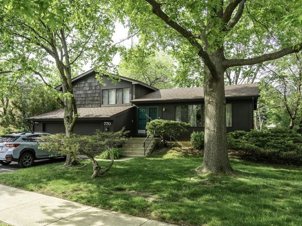 770 Yosemite Trail , Roselle, IL 60172