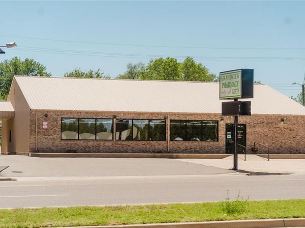 1220 W 3rd Street, Elk City, OK 73644