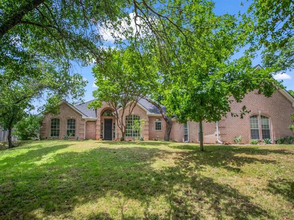 148 Saddle Brook Drive, Hudson Oaks, TX 76087