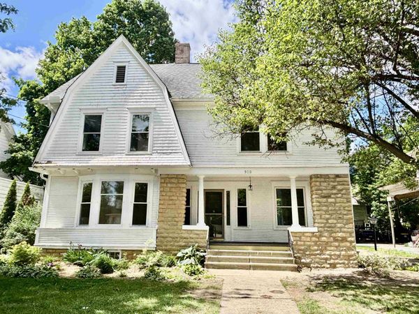 910 N State Street, BELVIDERE, IL 61008