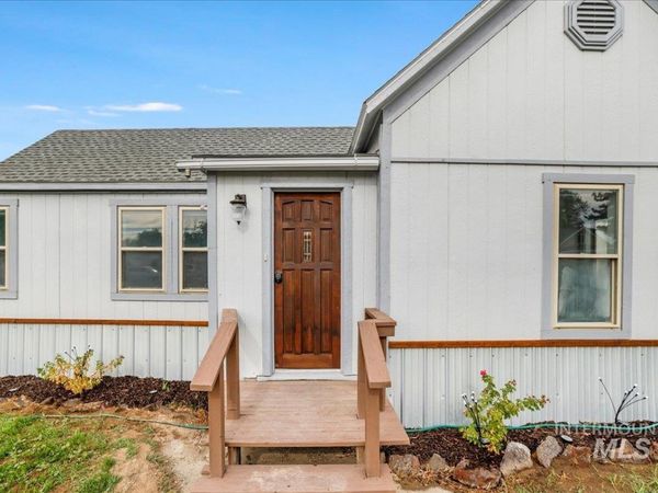 225 Oregon St, Gooding, ID 83330
