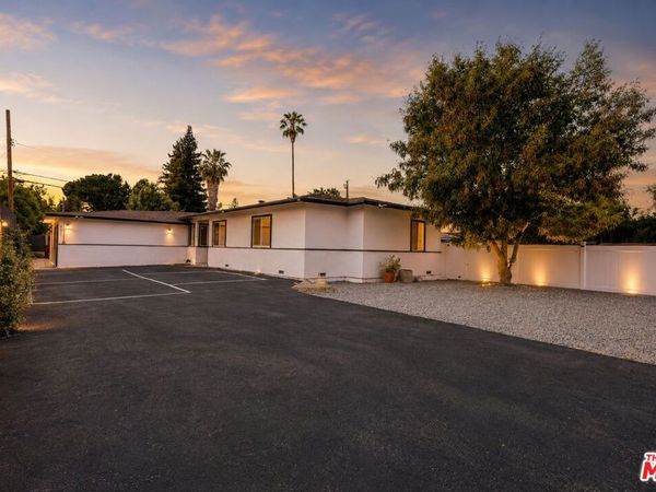 6033 Fallbrook Avenue, Woodland Hills, CA 91367