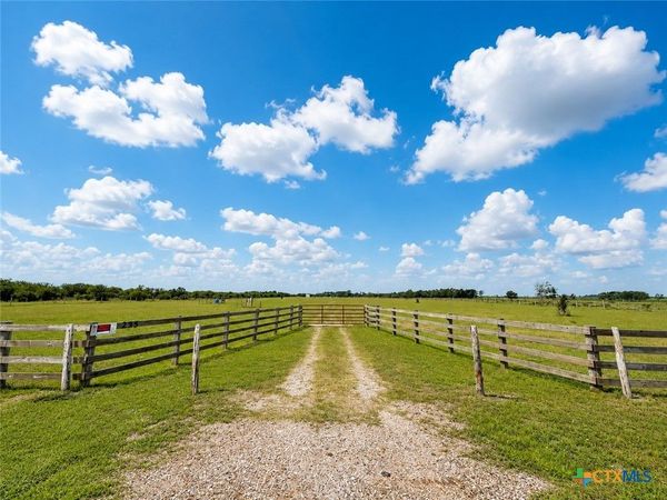 255 Gin Road, Victoria, TX 77905