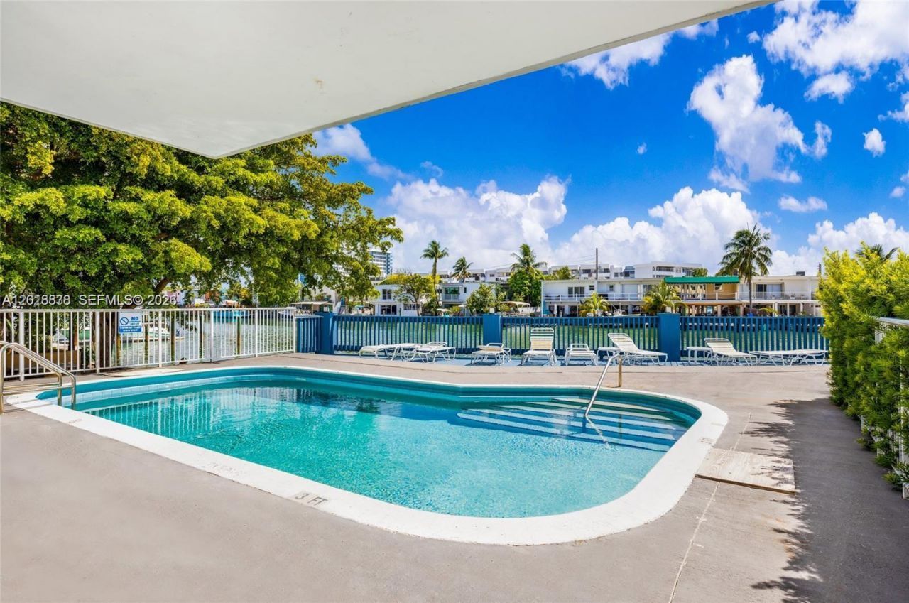 7133 Bay Dr , Unit PH-1, Miami Beach, FL 33141 Photo