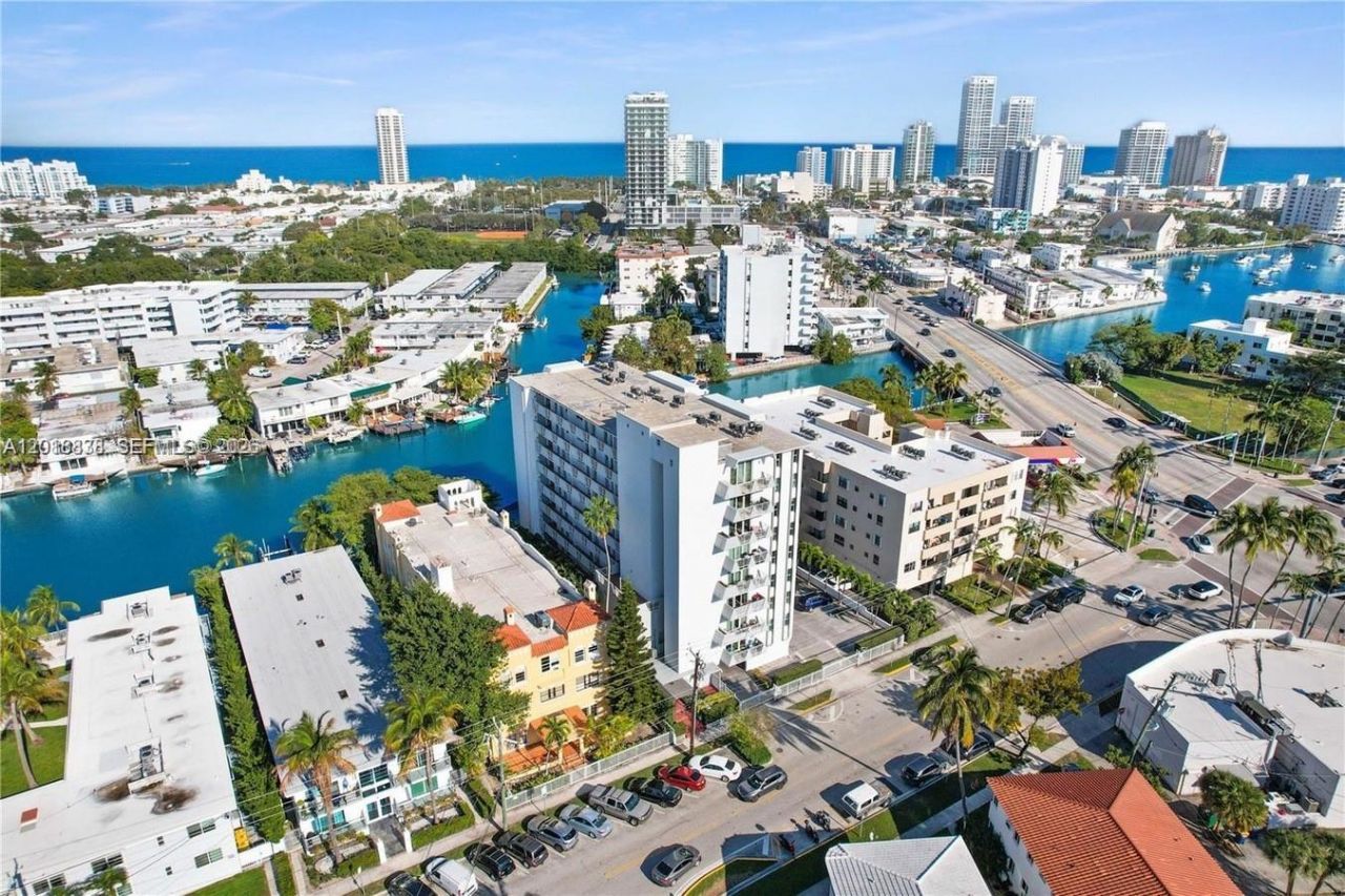 7133 Bay Dr , Unit PH-1, Miami Beach, FL 33141 Photo