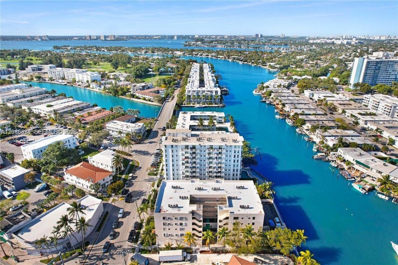 7133 Bay Dr , Unit PH-1, Miami Beach, FL 33141 Photo
