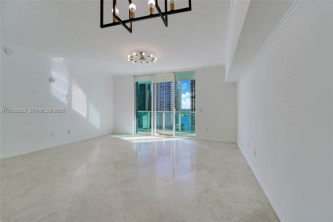 31 SE 5th St, Unit 3306, Miami, FL 33131 Photo