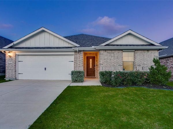 3012 Prairie Trail Avenue, Aubrey, TX 76227