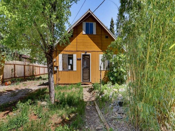 10883 Pine Hill Dr, Grass Valley, CA 95945