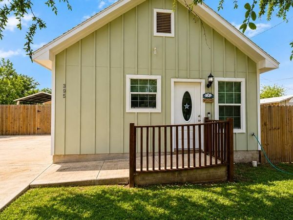 395 Willow Ave, Luling, TX 78648
