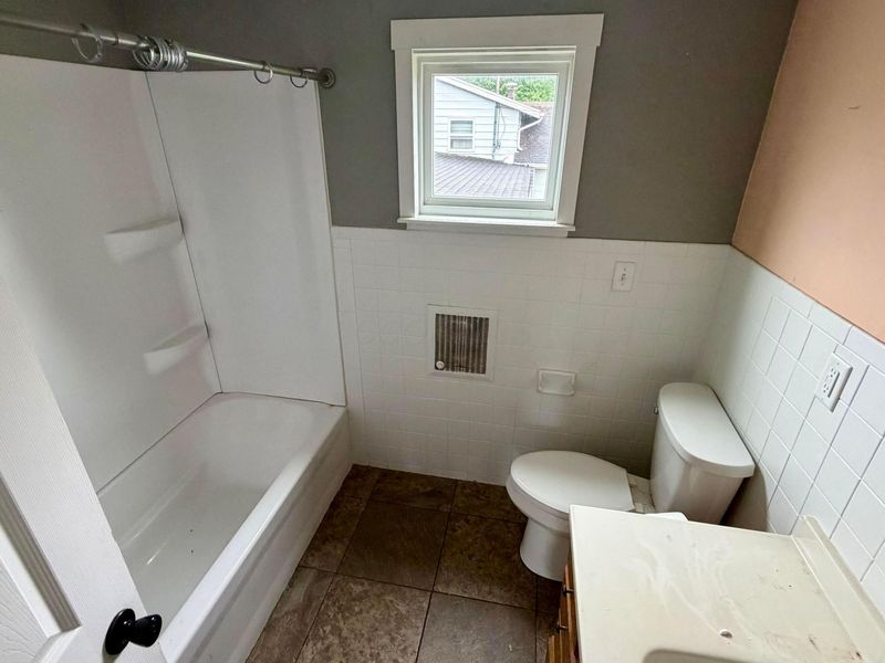 1315 S Walnut Street , Bucyrus, OH 44820 Photo 9
