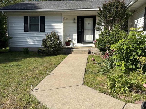 619 S SURREY Lane, Carbondale, IL 62901