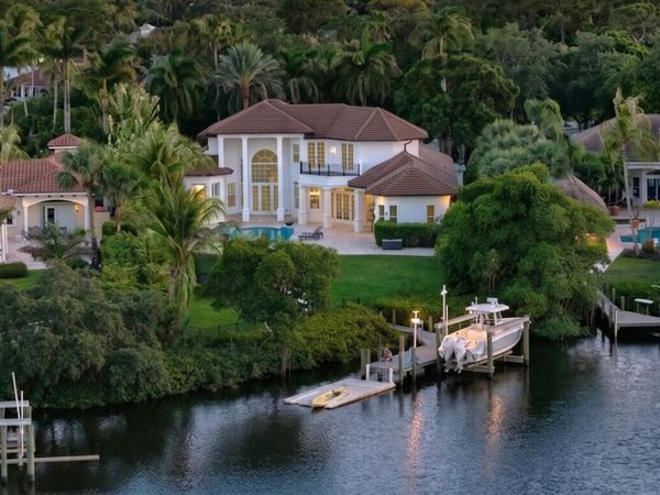 8709 SE Compass Island Way, Jupiter, FL 33458