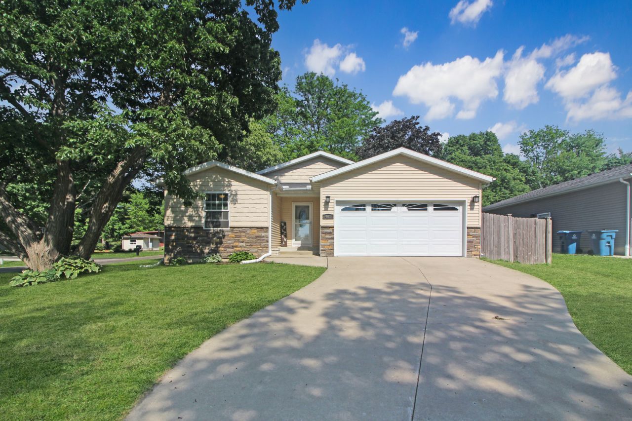 402 S McLean Street, Hudson, IL 61748