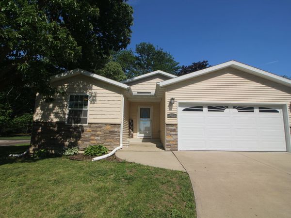 402 S McLean Street S, Hudson, IL 61748