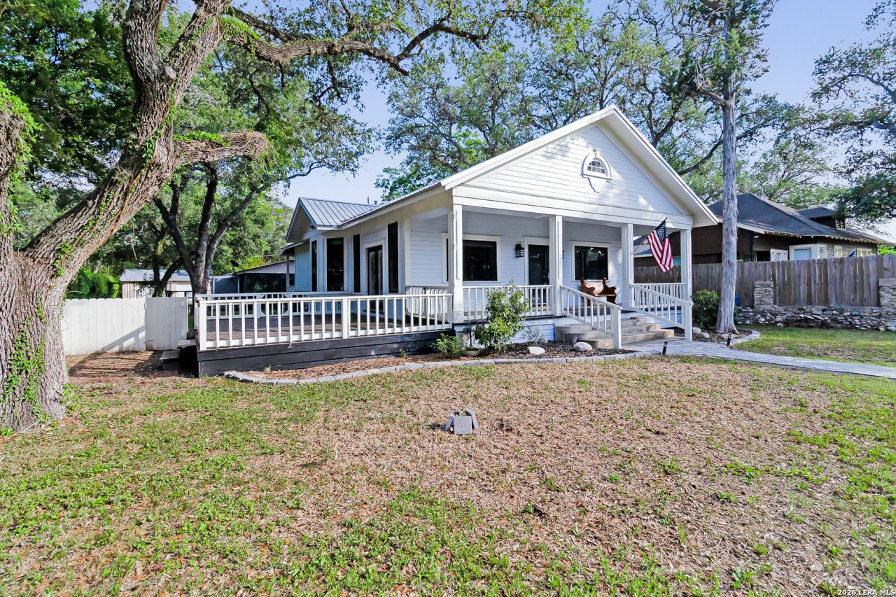 206 E Cleveland St, Beeville, TX 78102 Main Photo