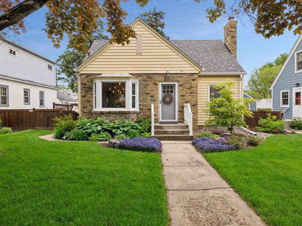 957 Hoyt Avenue W, Saint Paul, MN 55117