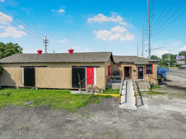 2225 Telephone Road, Pascagoula, MS 39567