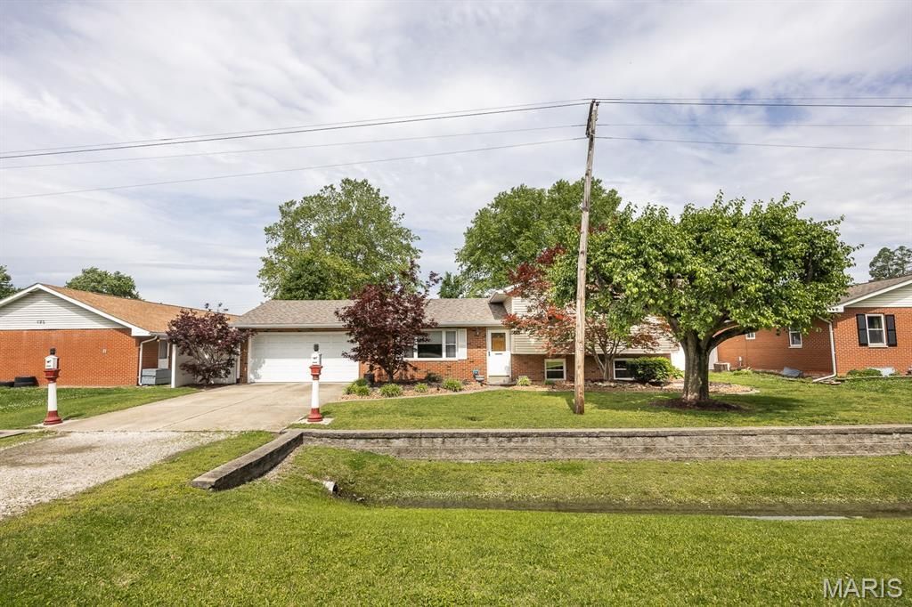 1154 Saint Thomas Road , Granite City, IL 62040 Main Photo