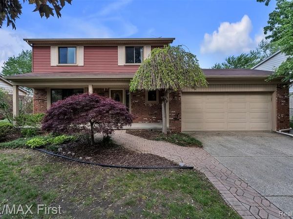 39083 Eastridge Drive, Clinton Twp, MI 48038