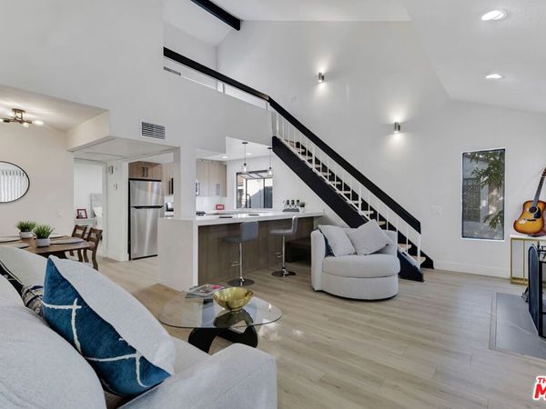 8221 Langdon Avenue, Unit 208, Van Nuys, CA 91406