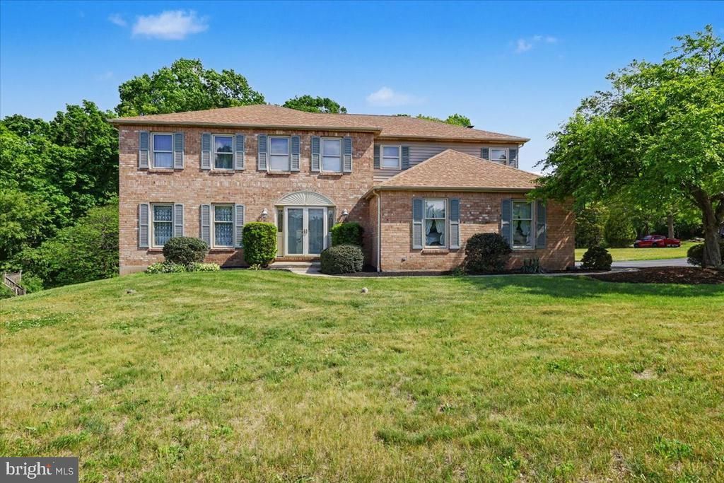 10 HAWK COURT , GILBERTSVILLE, PA 19525