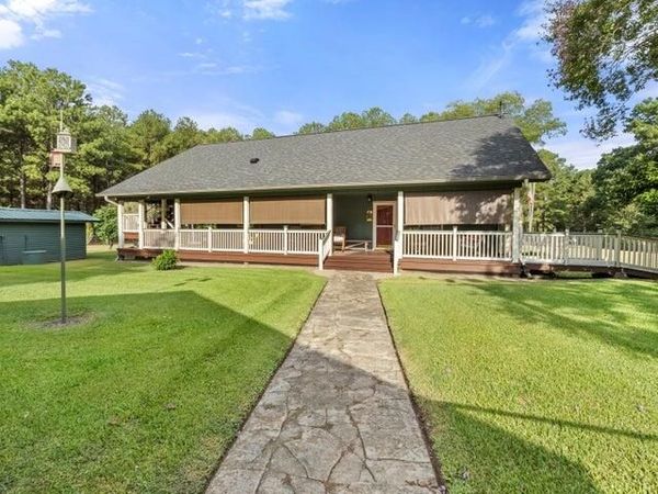 380 Arnold Dowden , Hornbeck, LA 71439