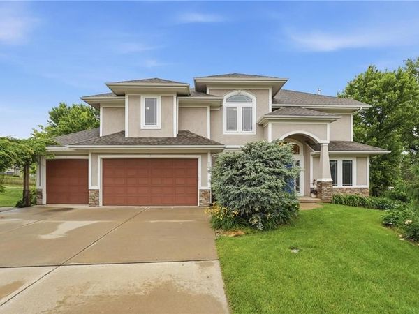 2910 NE Viewpark Place, Lee's Summit, MO 64086