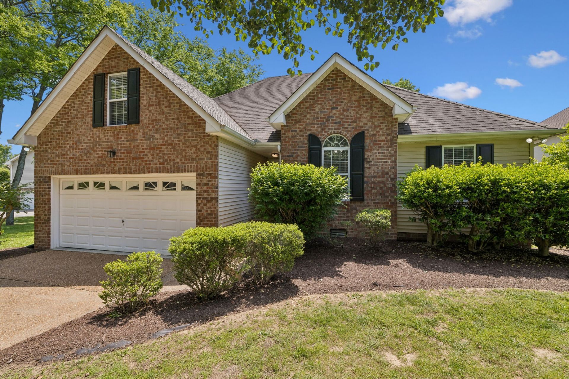 2709 Douglas Ln, Thompsons Station, TN 37179 Main Photo