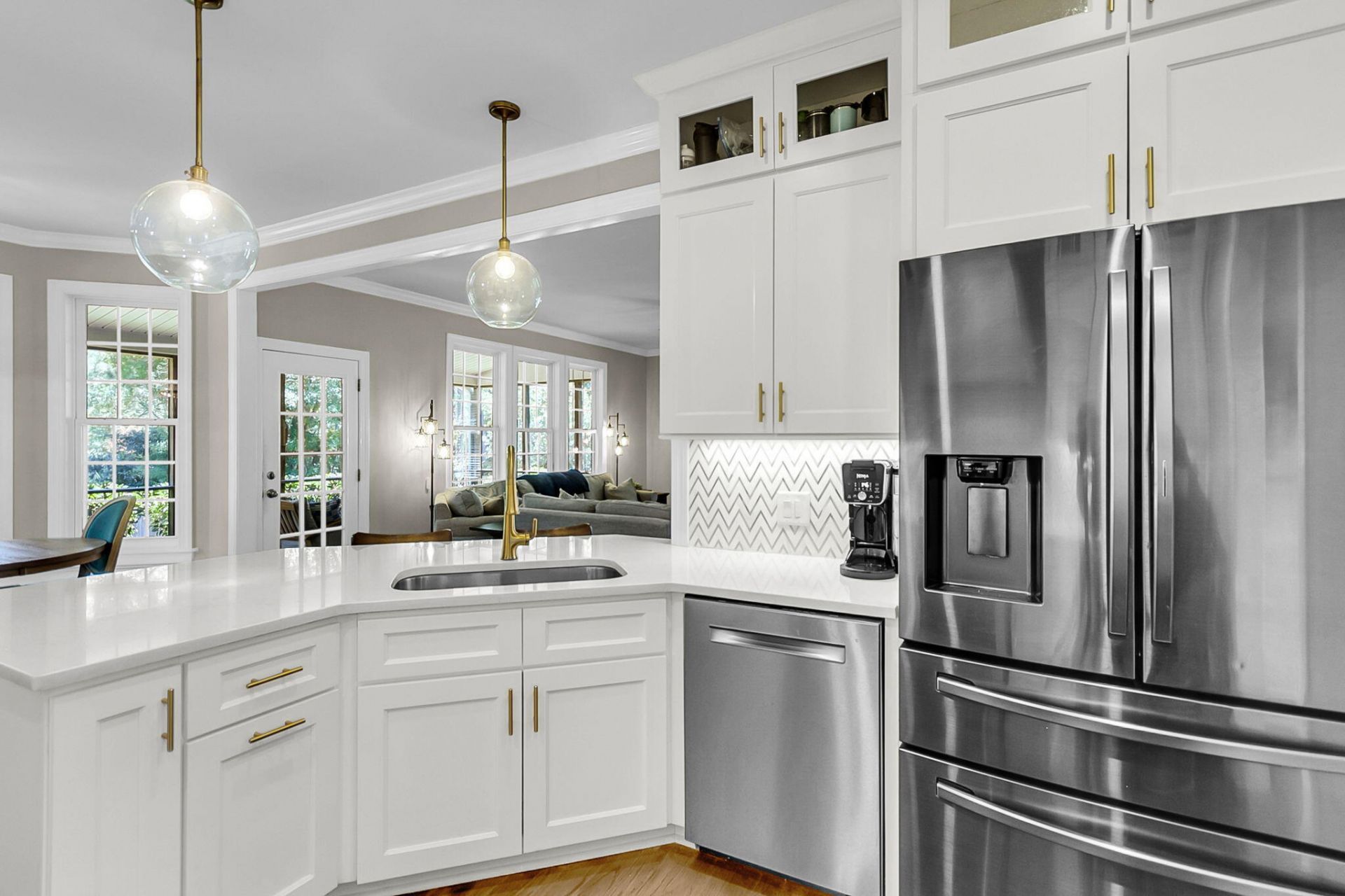2372 Bergeron Way Photo 5