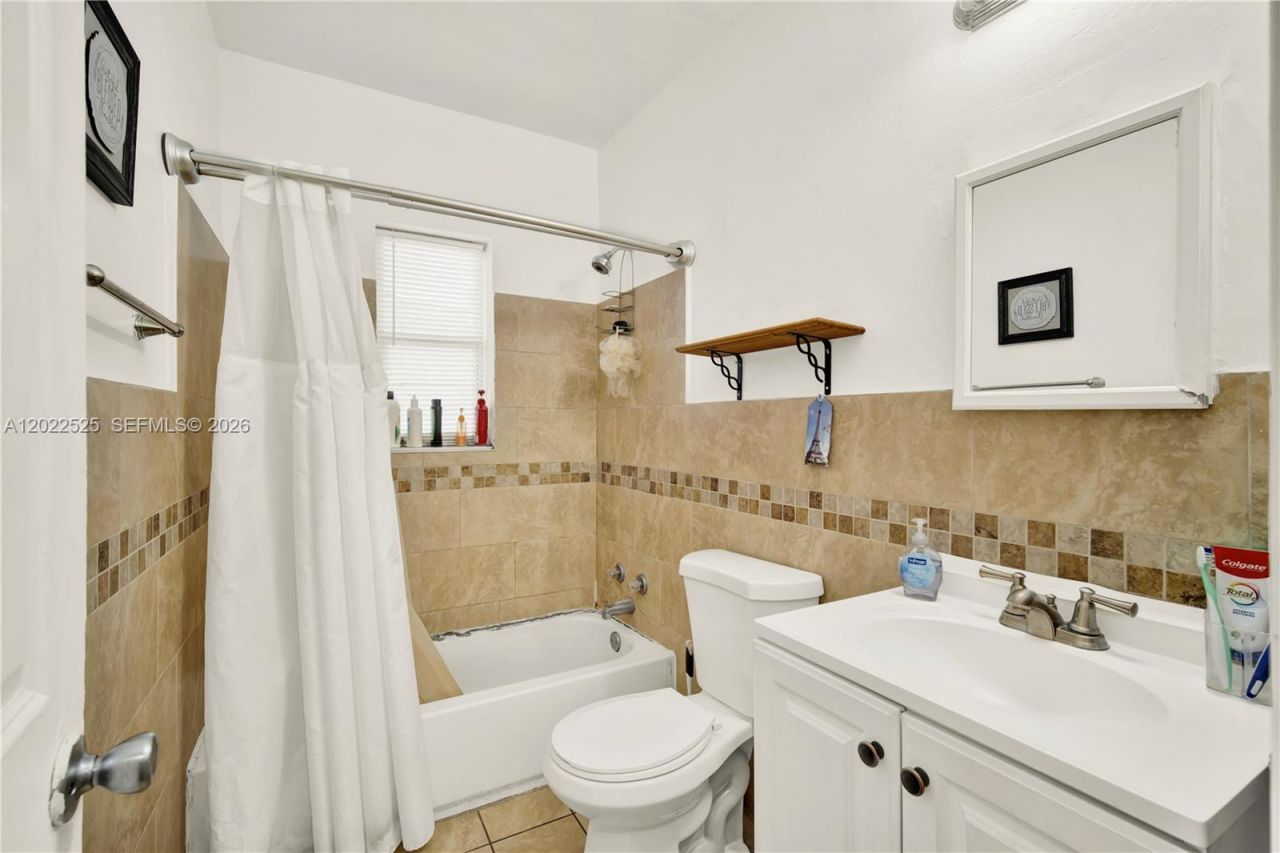 1236 NE 109th St , Unit 2, Miami, FL 33161 Photo