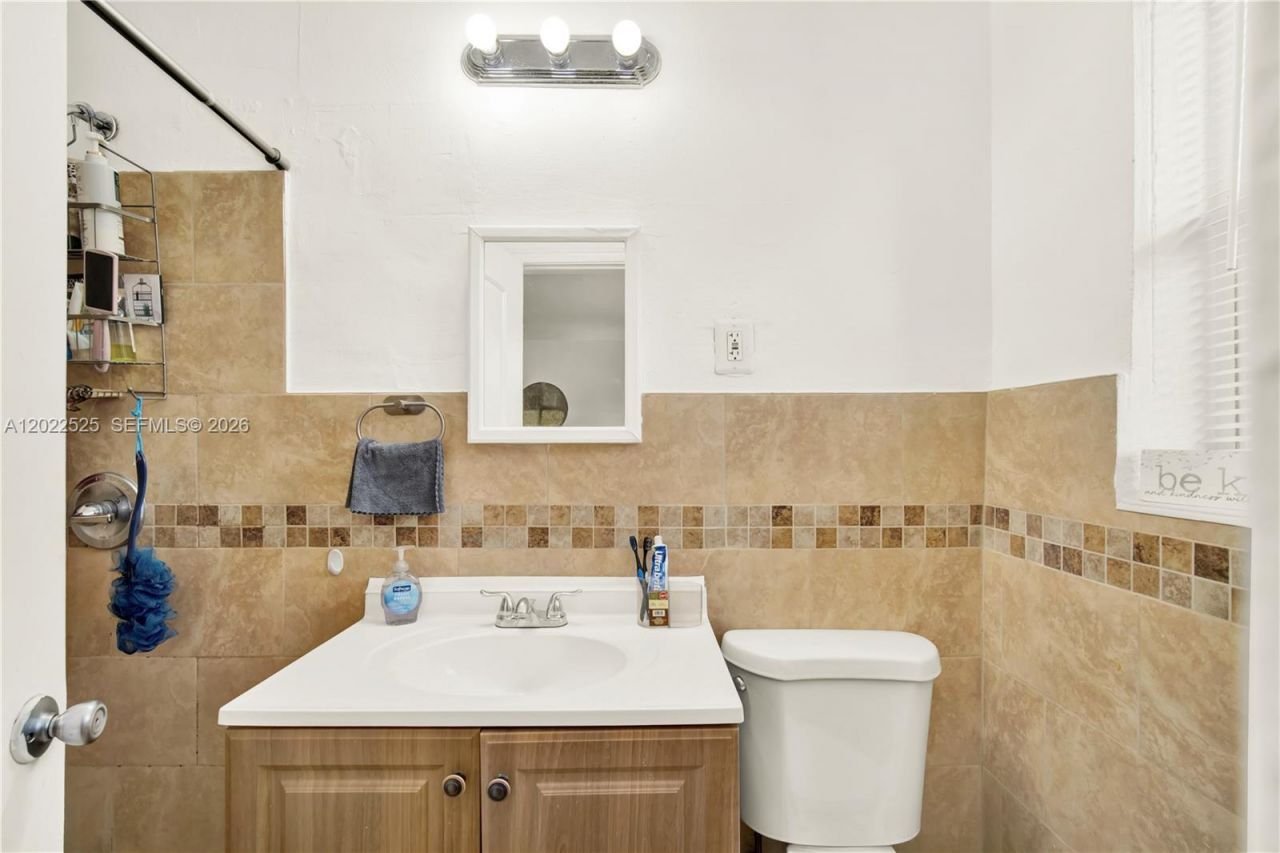 1236 NE 109th St , Unit 2, Miami, FL 33161 Photo