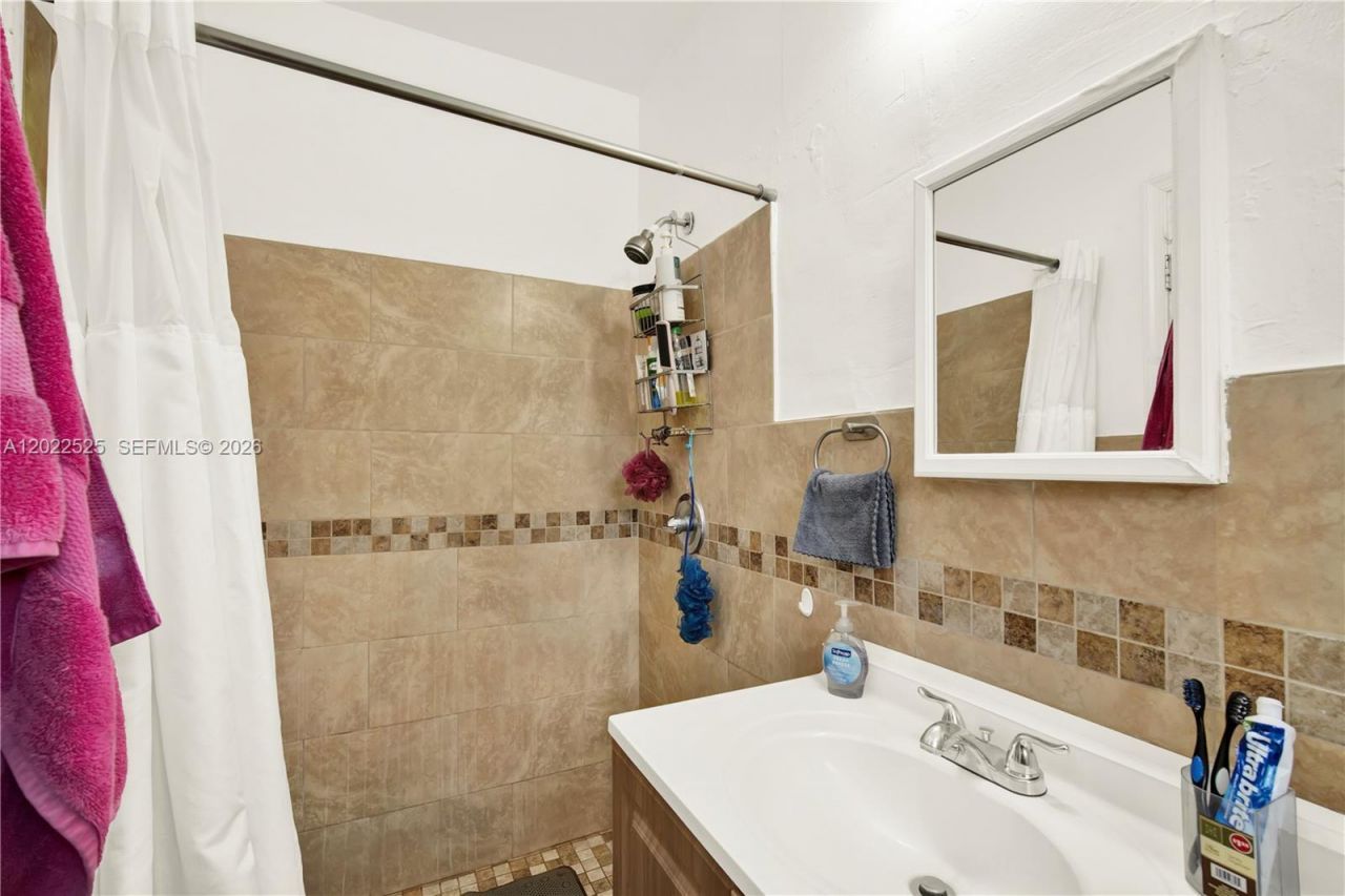 1236 NE 109th St , Unit 2, Miami, FL 33161 Photo