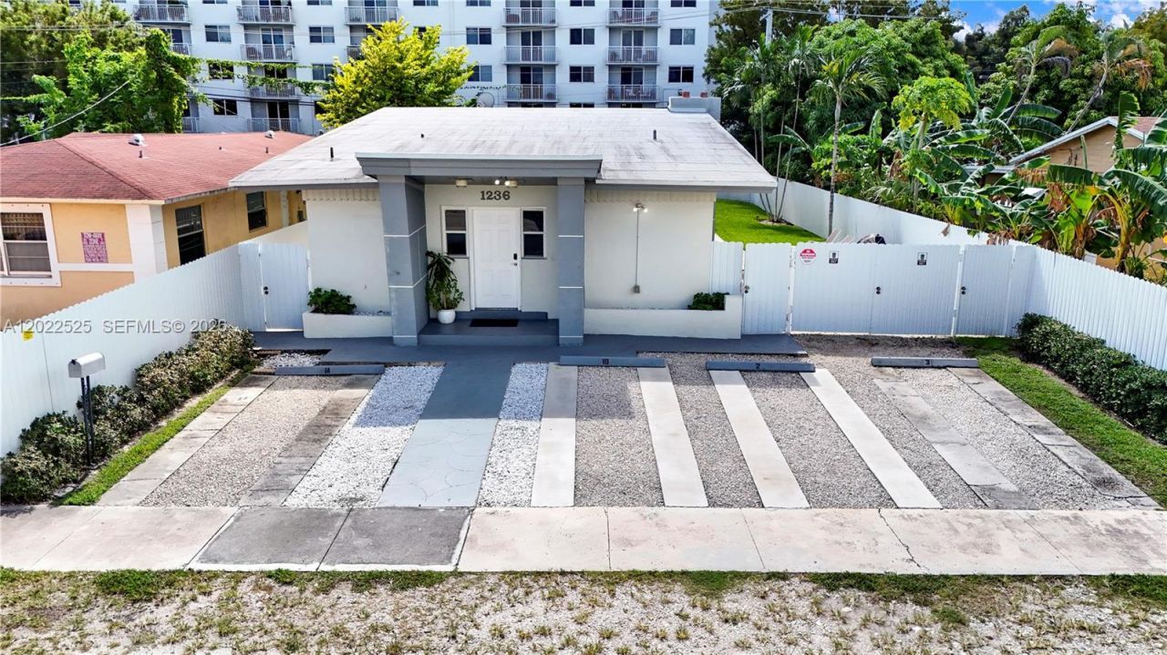 1236 NE 109th St , Unit 2, Miami, FL 33161 Photo