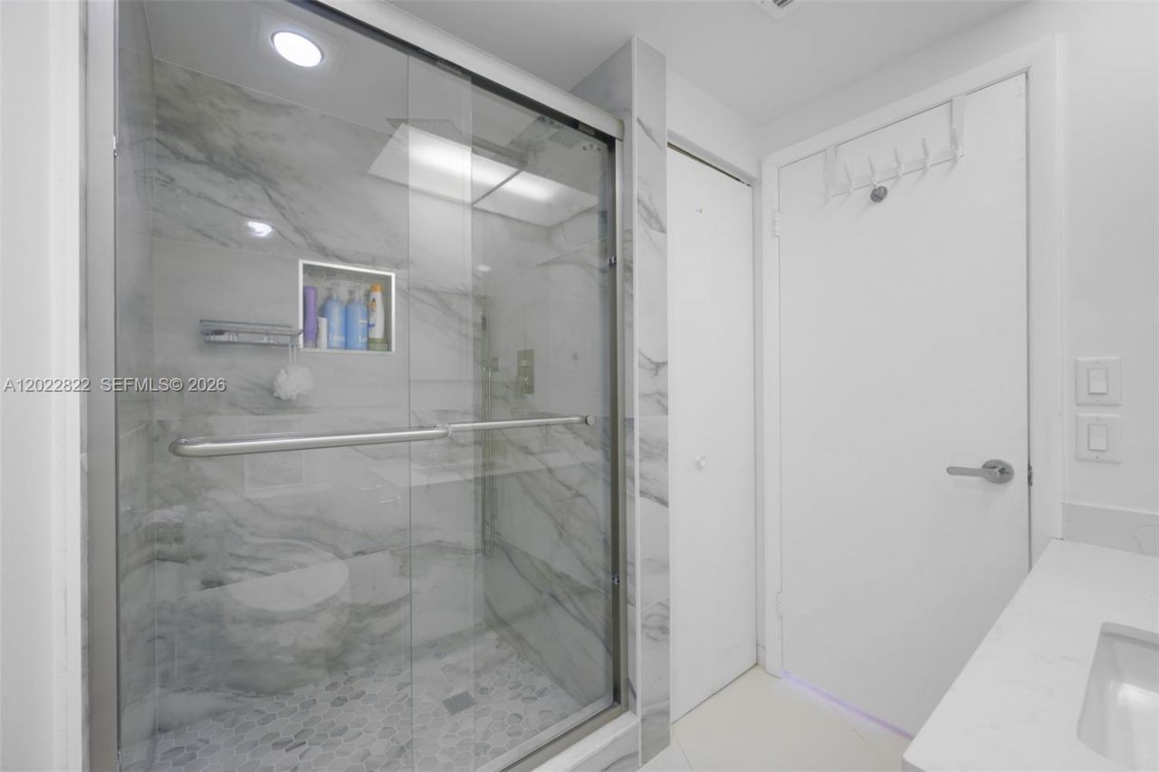 20281 E Country Club Dr , Unit 2310, Aventura, FL 33180 Photo