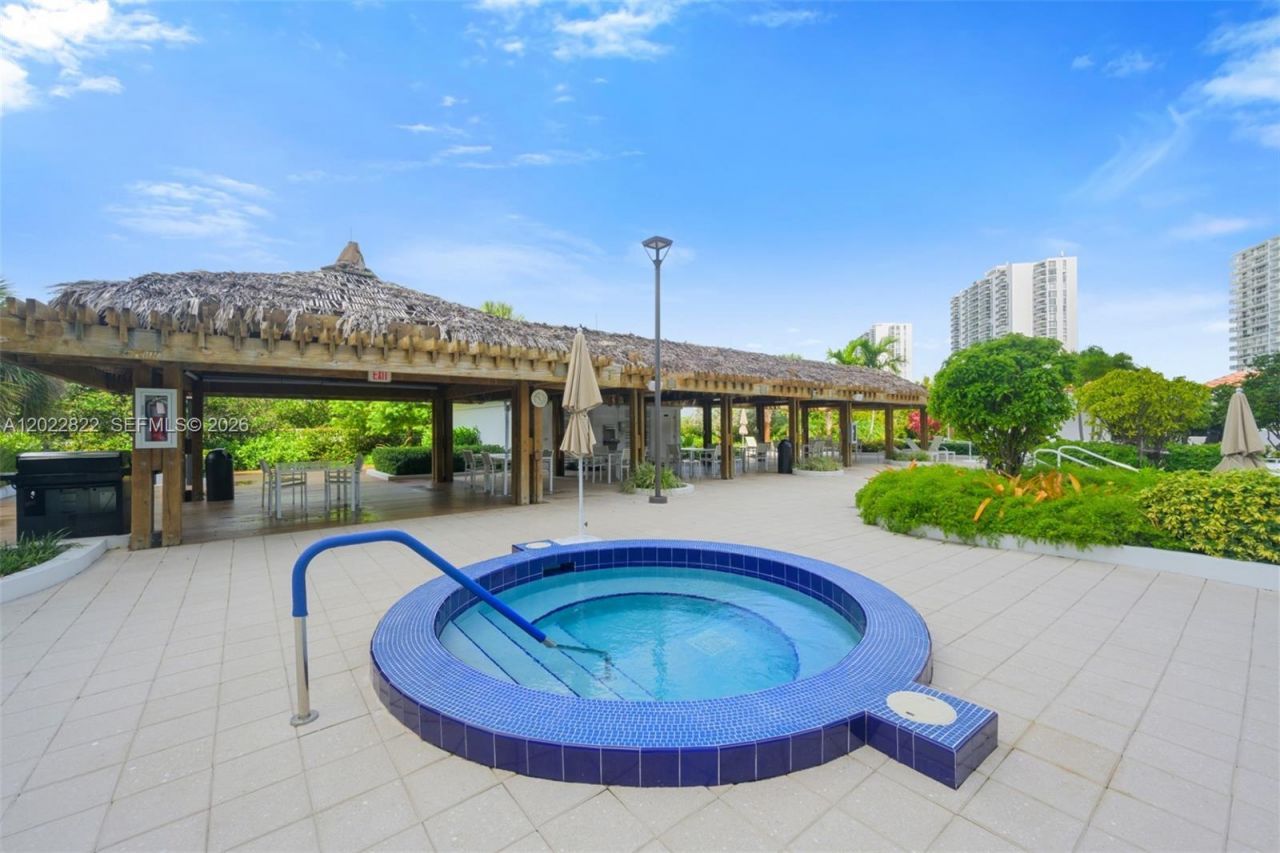 20281 E Country Club Dr , Unit 2310, Aventura, FL 33180 Photo