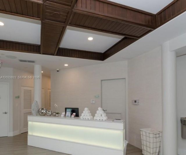 20281 E Country Club Dr , Unit 2310, Aventura, FL 33180 Photo