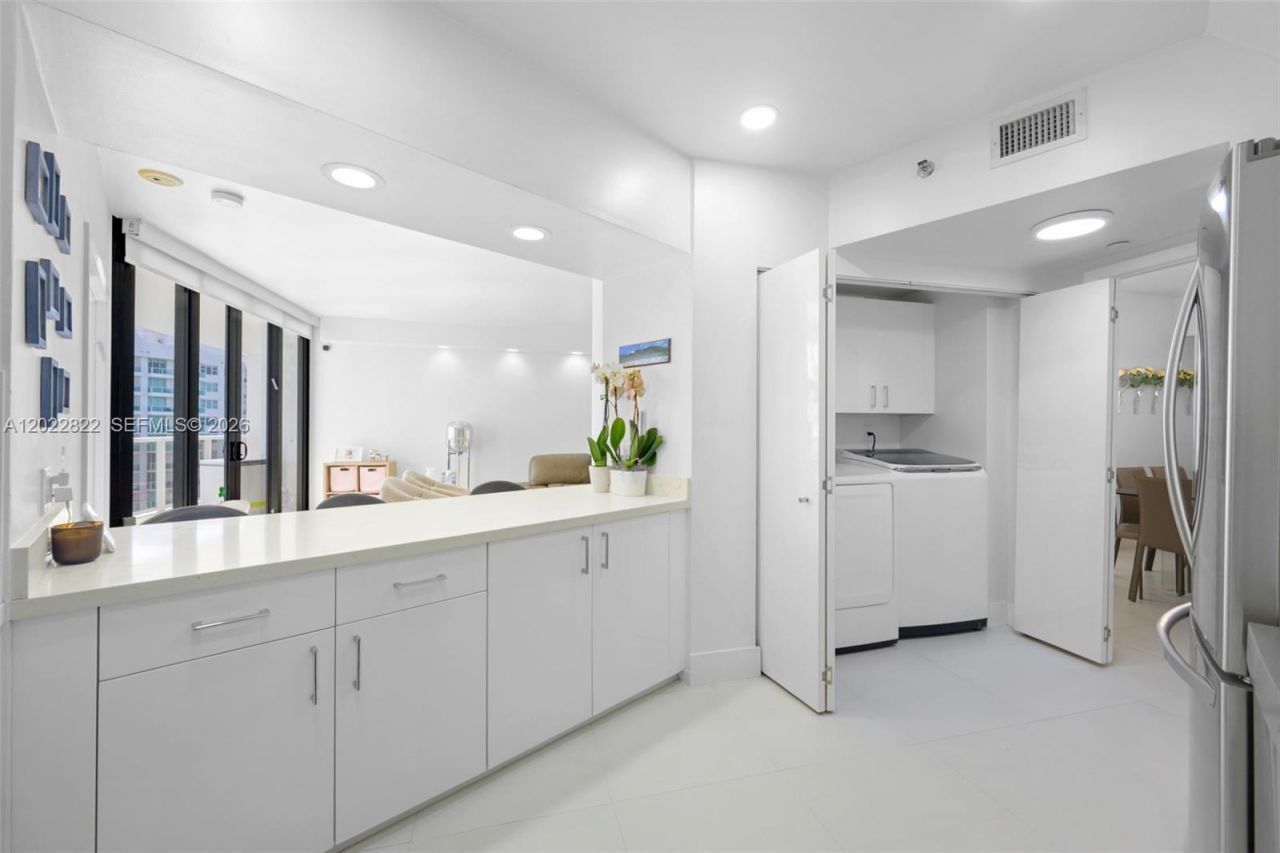 20281 E Country Club Dr , Unit 2310, Aventura, FL 33180 Photo