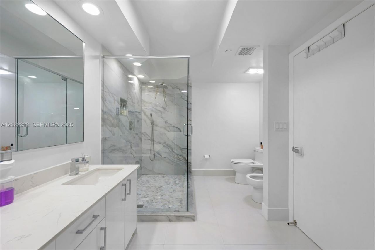 20281 E Country Club Dr , Unit 2310, Aventura, FL 33180 Photo