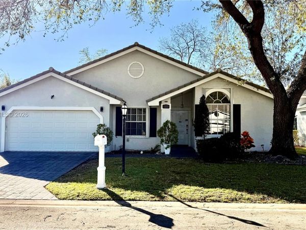 5470 Pine Cir , Coral Springs, FL 33067