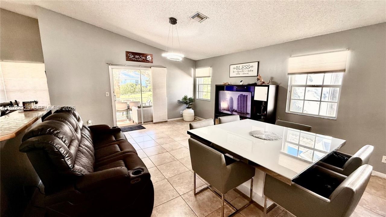 5470 Pine Cir , Coral Springs, FL 33067 Photo