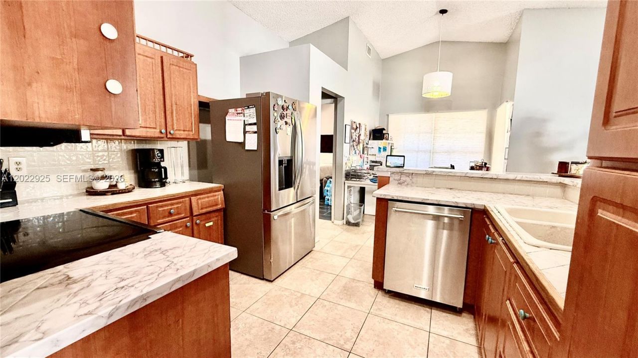 5470 Pine Cir , Coral Springs, FL 33067 Photo