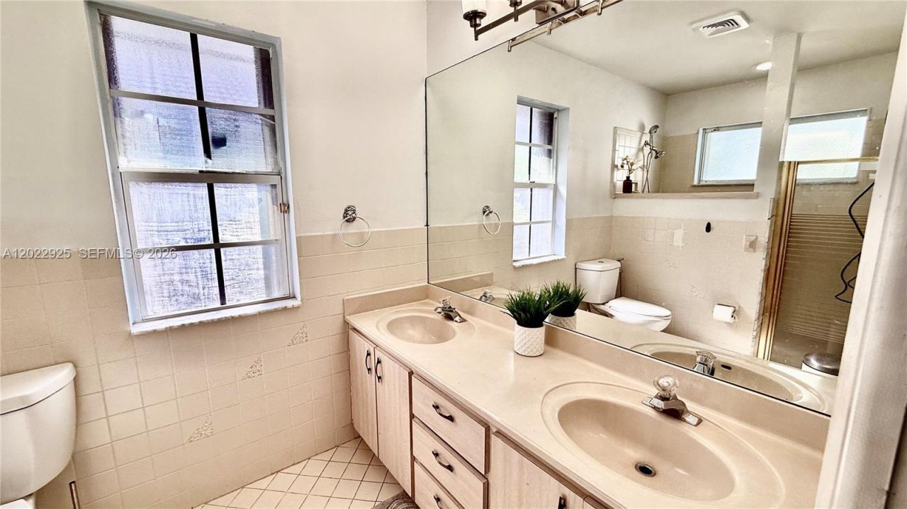 5470 Pine Cir , Coral Springs, FL 33067 Photo