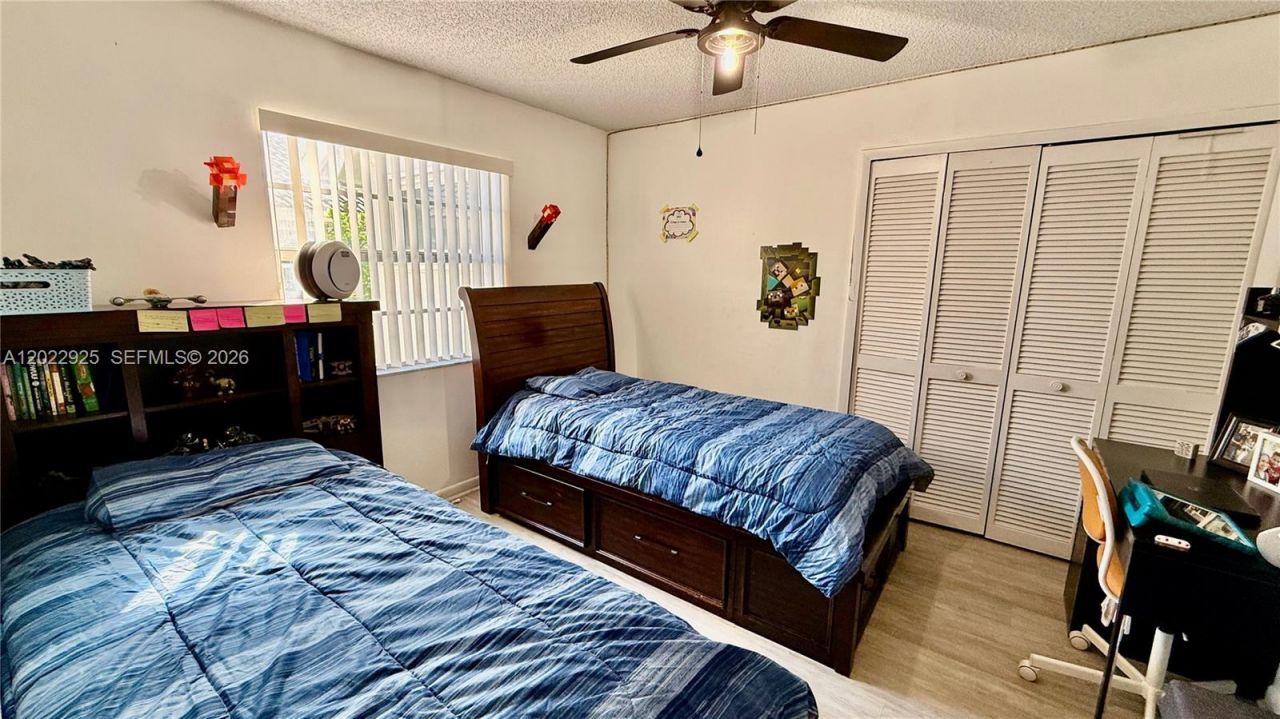 5470 Pine Cir , Coral Springs, FL 33067 Photo