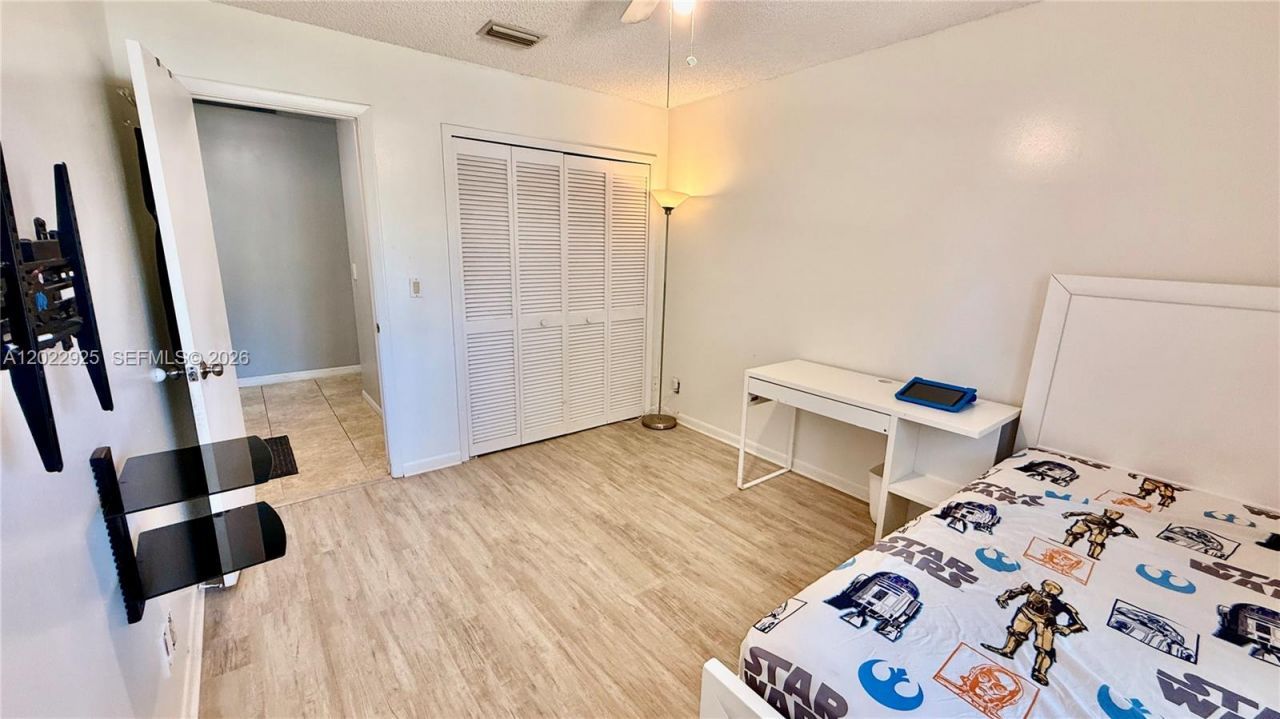 5470 Pine Cir , Coral Springs, FL 33067 Photo
